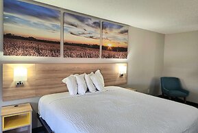 Days Inn & Suites by Wyndham New Iberia