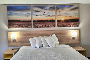 Days Inn & Suites by Wyndham New Iberia