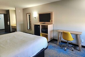 Days Inn & Suites by Wyndham New Iberia