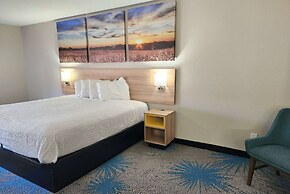 Days Inn & Suites by Wyndham New Iberia
