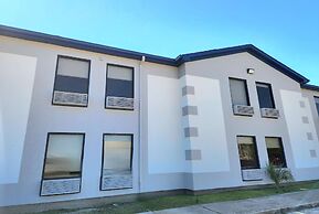 Days Inn & Suites by Wyndham New Iberia