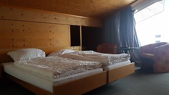 Hotel Crystal