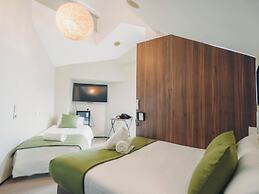 A Hotel Chinatown