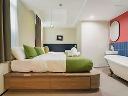A Hotel Chinatown
