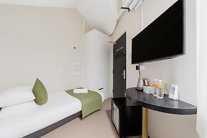 A Hotel Chinatown