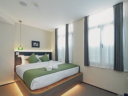 A Hotel Chinatown