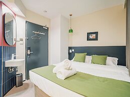 A Hotel Chinatown