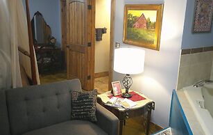 Lil Black Bear Inn