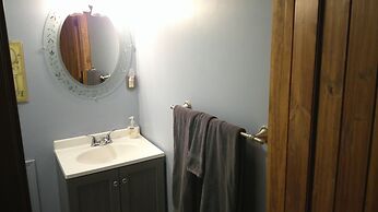 Lil Black Bear Inn