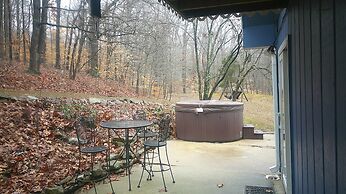 Lil Black Bear Inn