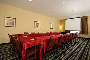 Holiday Inn Express & Suites Elk Grove West I-5 by IHG
