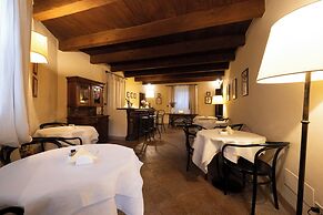 Palazzo Viviani Castello di Montegridolfo