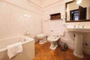 Palazzo Viviani Castello di Montegridolfo