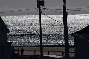 Rhea's Inn By The Sea