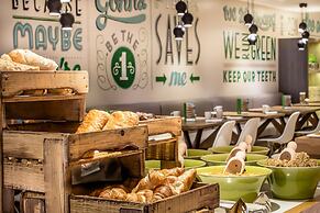 Holiday Inn London Camden Lock by IHG
