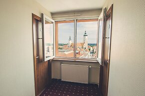 Gold Hotel