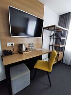 Gold Hotel