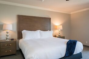 456 Embarcadero Inn & Suites