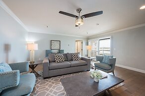 456 Embarcadero Inn & Suites