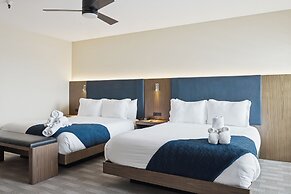 456 Embarcadero Inn & Suites