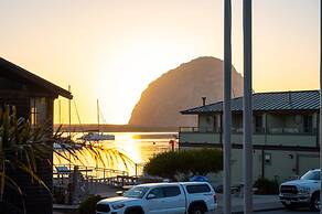 456 Embarcadero Inn & Suites