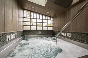 456 Embarcadero Inn & Suites