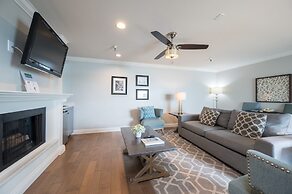 456 Embarcadero Inn & Suites