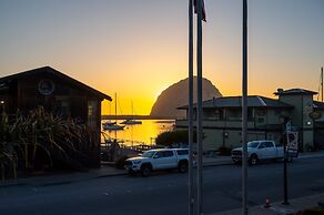 456 Embarcadero Inn & Suites