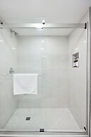 456 Embarcadero Inn & Suites