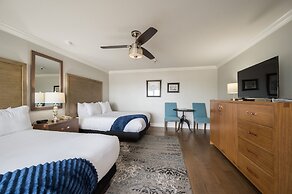 456 Embarcadero Inn & Suites