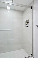 456 Embarcadero Inn & Suites