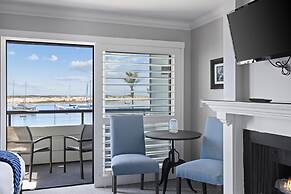 456 Embarcadero Inn & Suites