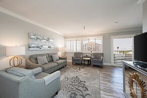 456 Embarcadero Inn & Suites