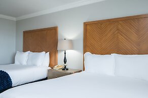 456 Embarcadero Inn & Suites