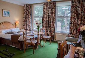 Elstead Hotel