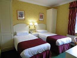 Elstead Hotel