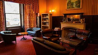 Elstead Hotel
