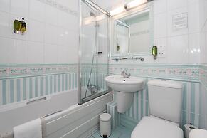 Elstead Hotel