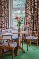 Elstead Hotel