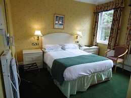 Elstead Hotel