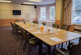 Elstead Hotel