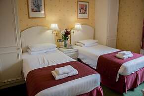 Elstead Hotel