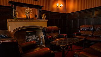 Elstead Hotel