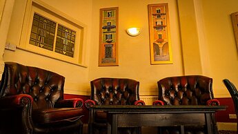 Elstead Hotel