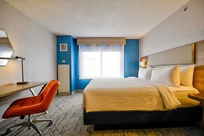 Holiday Inn Express Hotel & Suites Buffalo-Airport by IHG