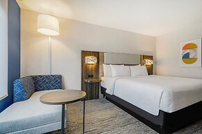 Holiday Inn Express Hotel & Suites Buffalo-Airport by IHG