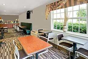 Microtel Inn & Suites by Wyndham Cherokee