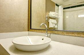 Radisson Hotel & Suites Fort McMurray