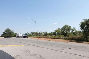 Super 8 by Wyndham Clinton