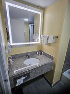 Super 8 by Wyndham Clinton